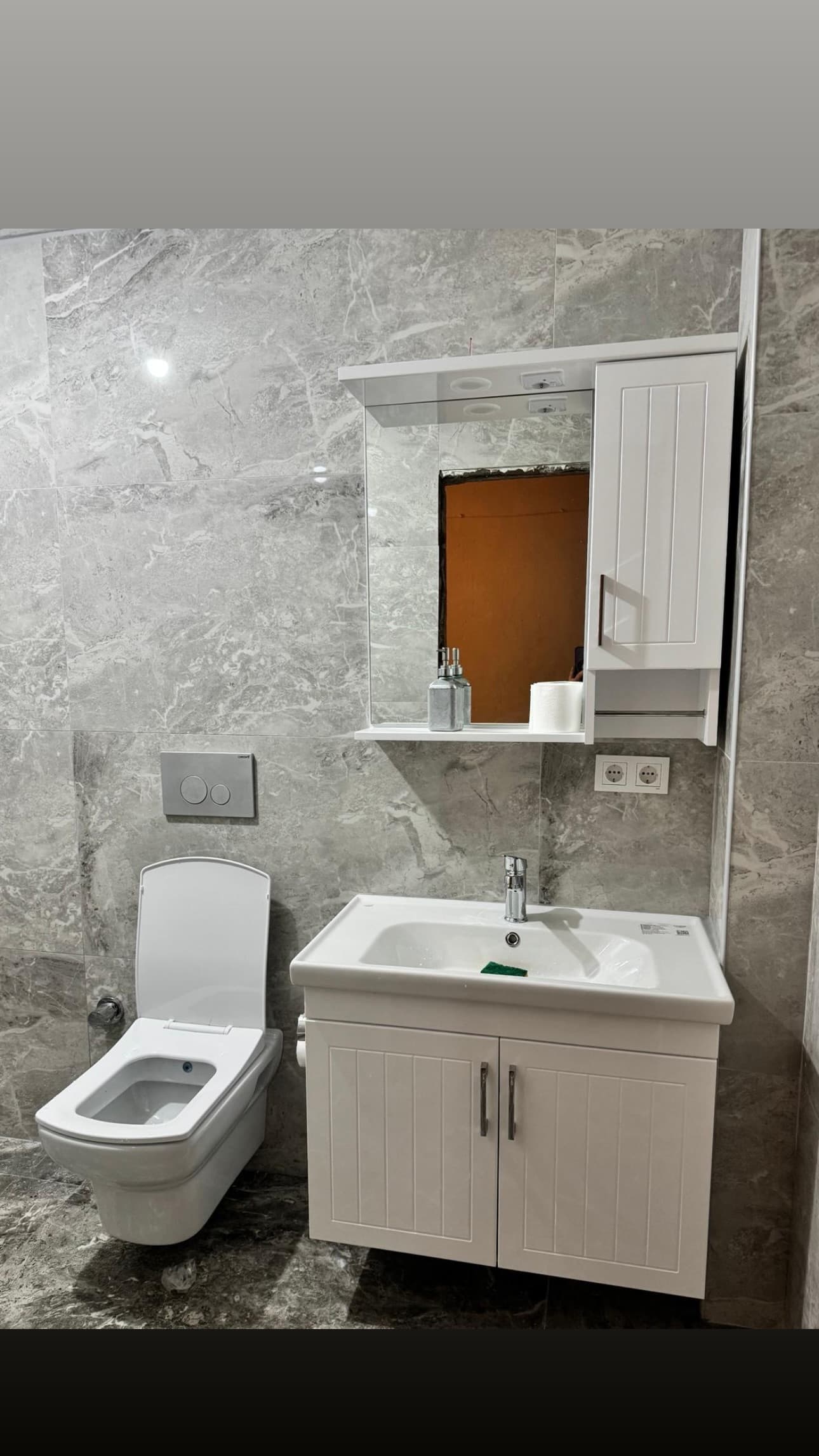Banyo tadilatı sonrası şık dekorasyon ve donanım