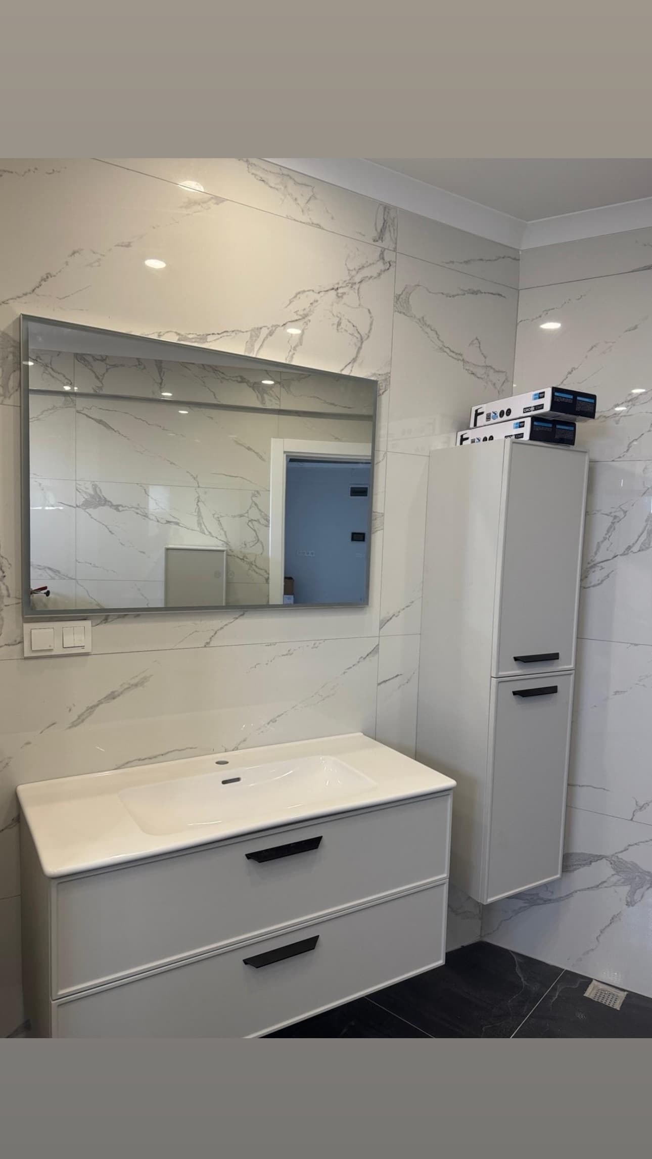 Banyo tadilat öncesi seramik döşeme çalışması